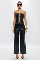 Top in Black 97% cotton and 3% spandex