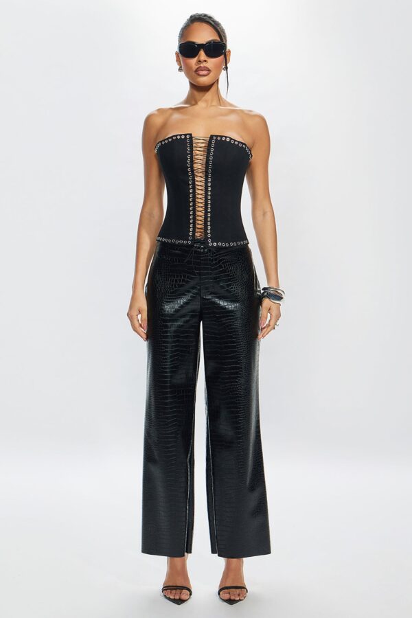 Top in Black 97% cotton and 3% spandex