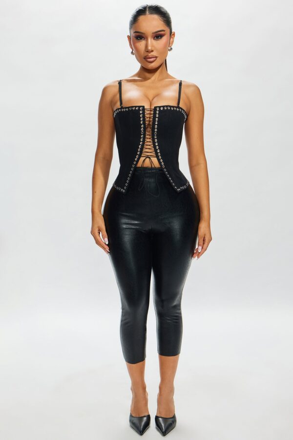 Top in Black 97% cotton and 3% spandex