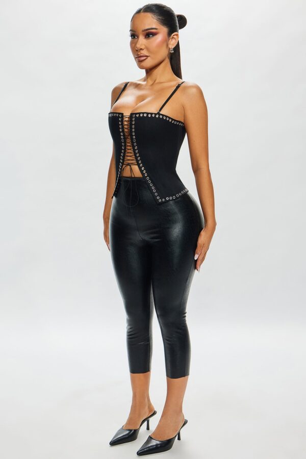 Top in Black 97% cotton and 3% spandex