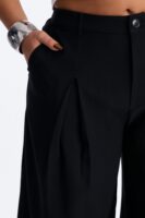 Wide-Leg Pants in Black