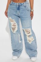 Petite Sticking Around Ripped Straight Leg Jeans - Medium Wash