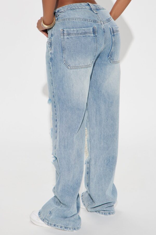 Petite Sticking Around Ripped Straight Leg Jeans - Medium Wash