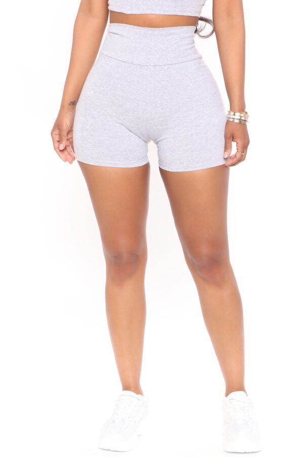 Shorts in Heather Grey