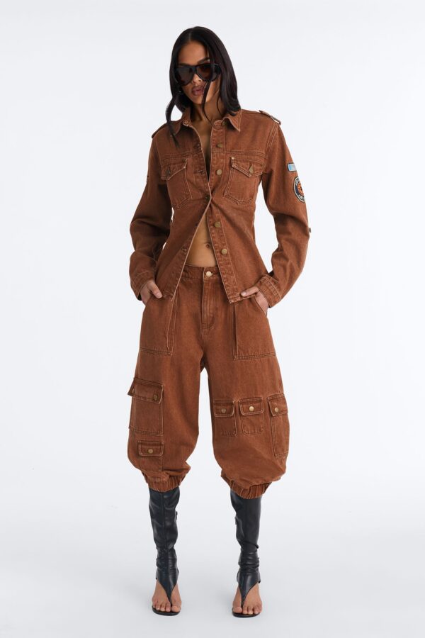 Pants with a cropped