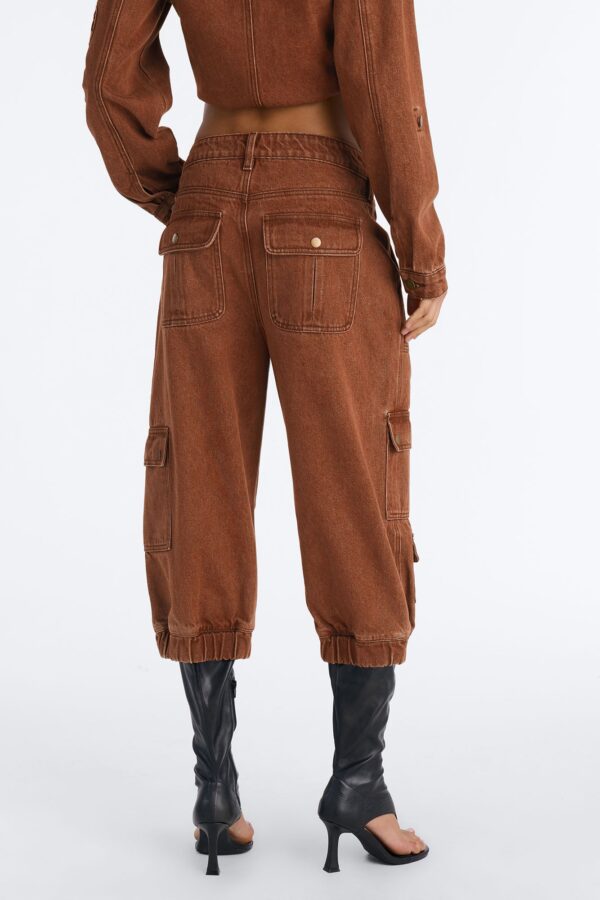 Pants with a cropped