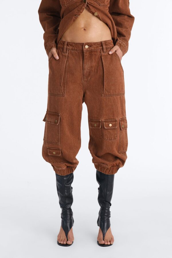 Pants with a cropped