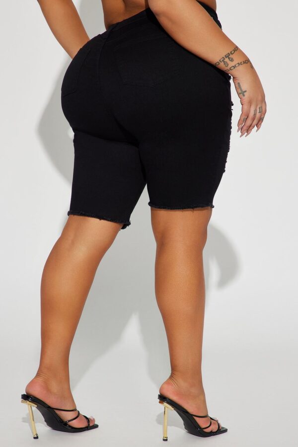 Shorts in Black 65% cotton, 26% polyester, and 7% viscose
