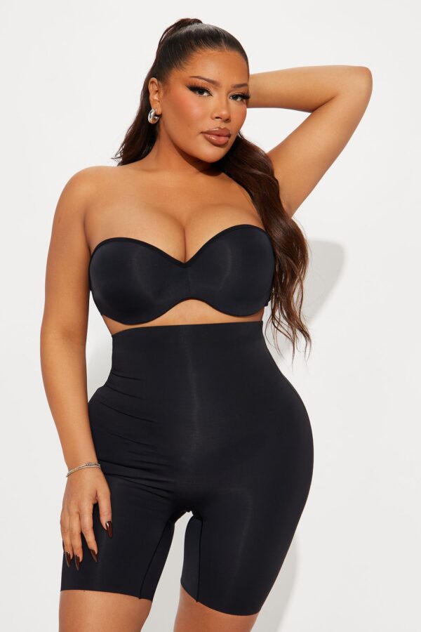 Shorts in Black 59% nylon