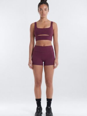 Top in 82% polyester and 18% spandex