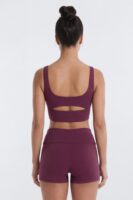 Top in 82% polyester and 18% spandex
