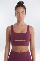 Top in 82% polyester and 18% spandex