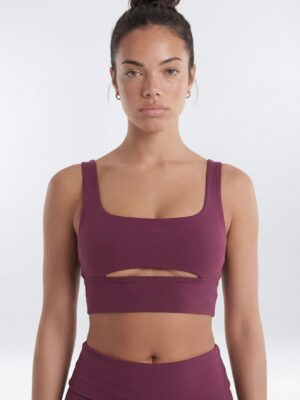 Top in 82% polyester and 18% spandex