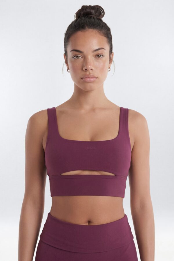 Top in 82% polyester and 18% spandex