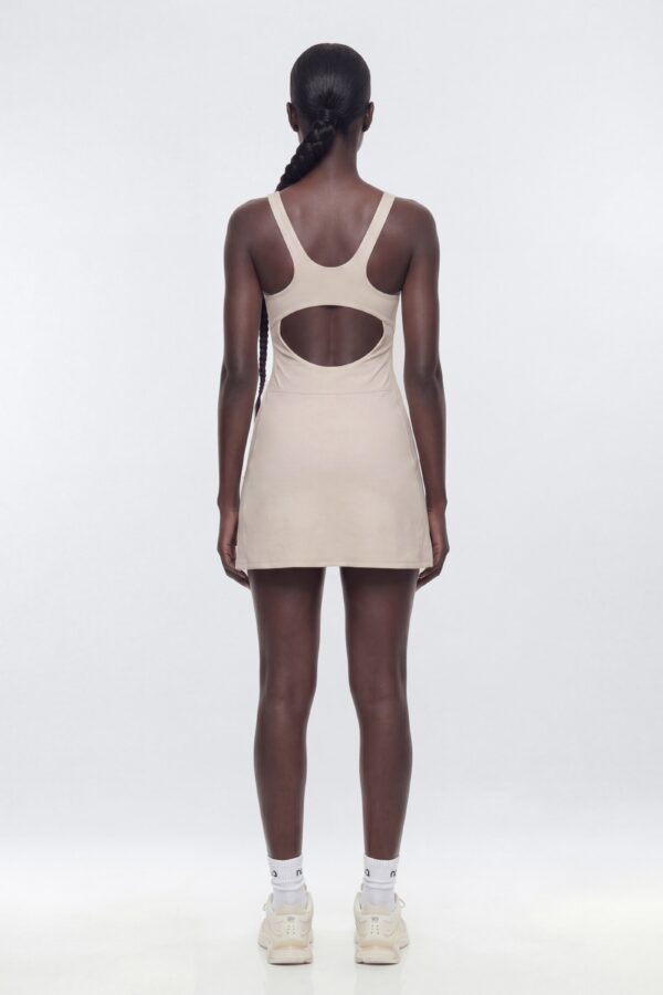 Dress in 82% polyester