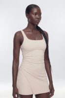 Dress in 82% polyester