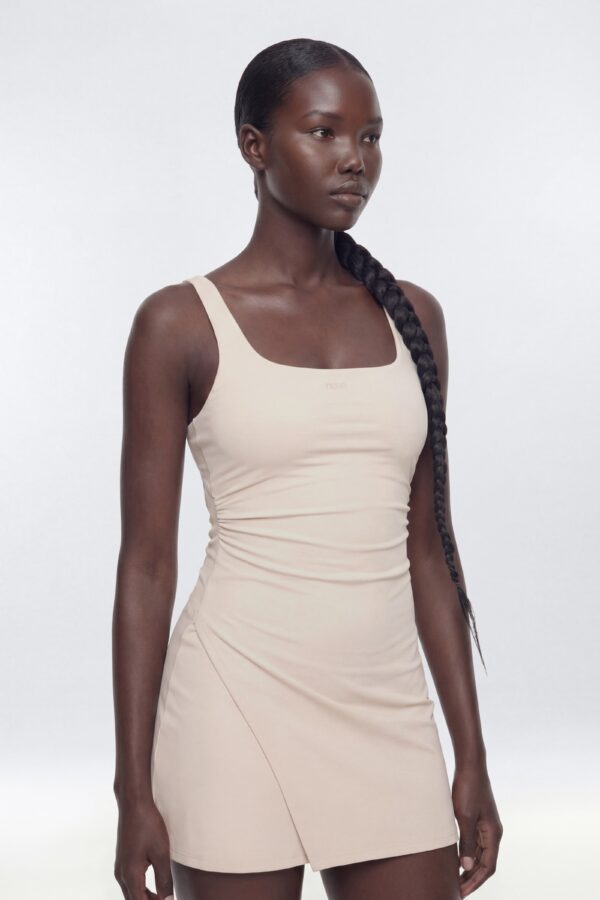 Dress in 82% polyester