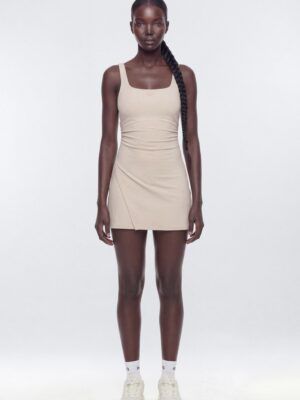 Dress in 82% polyester