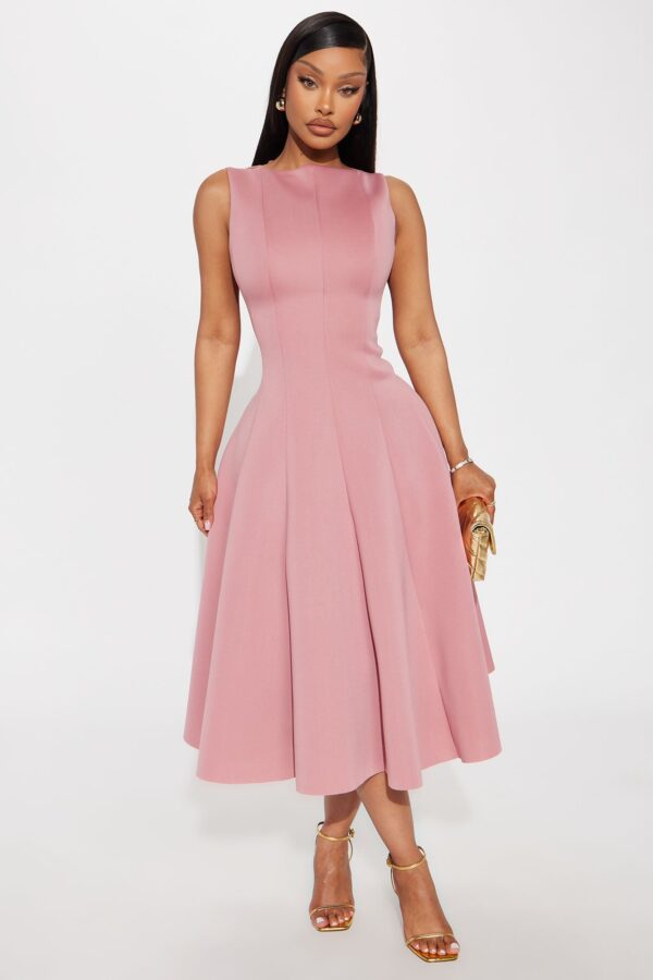 Dress in 95% polyester and 5% spandex
