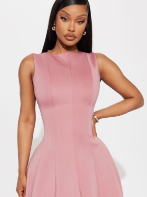 Dress in 95% polyester and 5% spandex