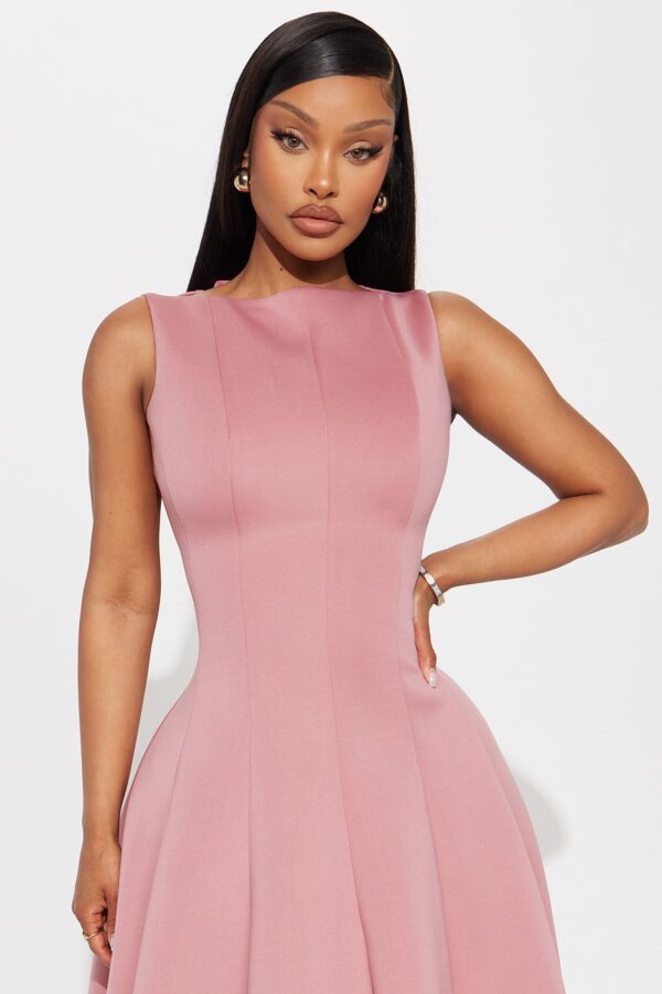Dress in 95% polyester and 5% spandex