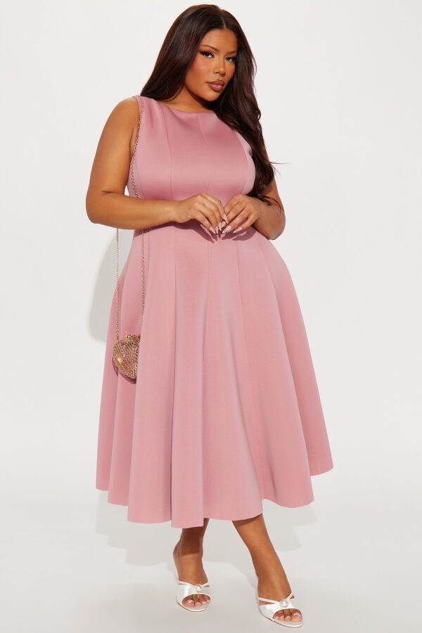 Dress in 95% polyester and 5% spandex