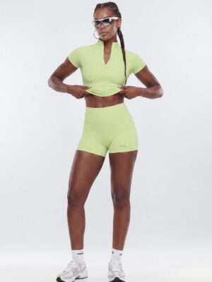 Shorts in 67% nylon