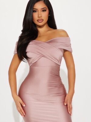 Dress in 82% nylon