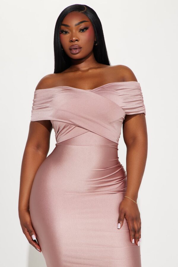 Dress in 82% nylon