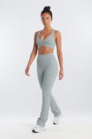 Piece with a v-neck