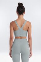Piece with a v-neck