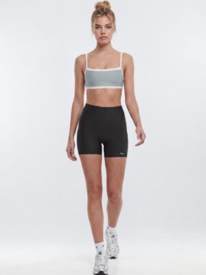 Shorts in Black 77% polyester