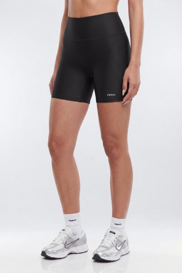 Shorts in Black 77% polyester