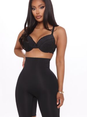 Shorts in Black 59% nylon