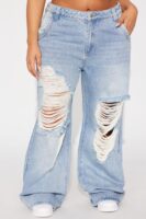 Petite Sticking Around Ripped Straight Leg Jeans - Medium Wash