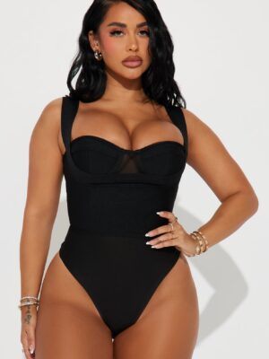 Bodysuit with contrast trim