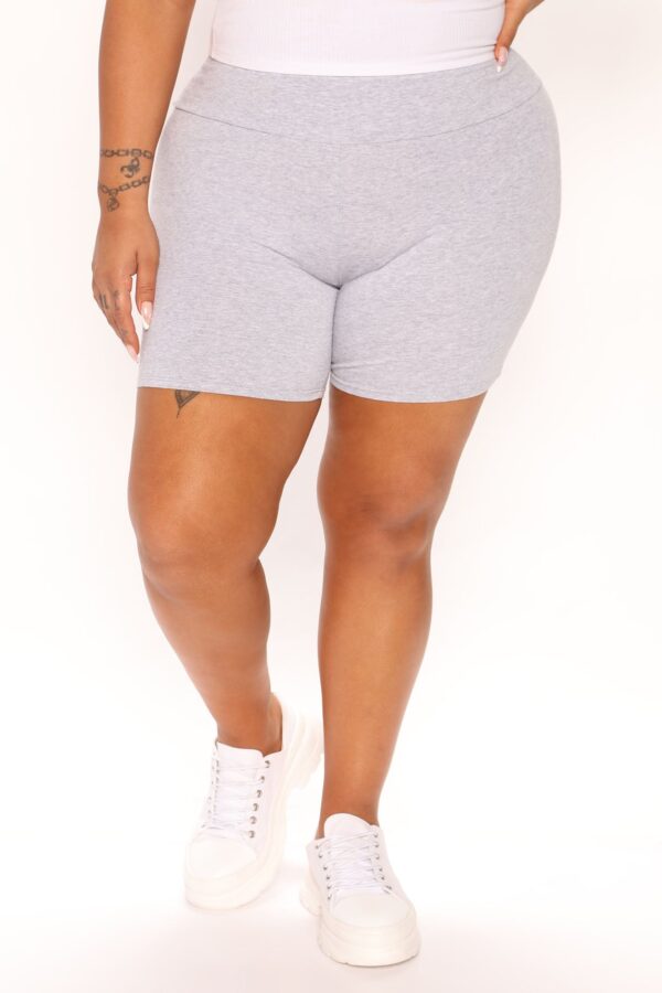 Shorts in Heather Grey