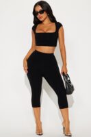 Leggings with a square neck