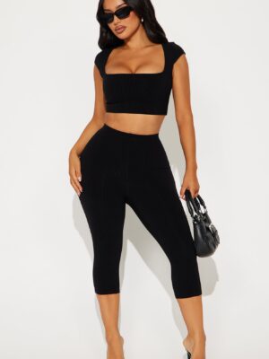Leggings with a square neck