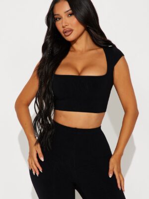 Leggings with a square neck