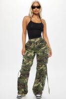 Wide-Leg Pants in Olive