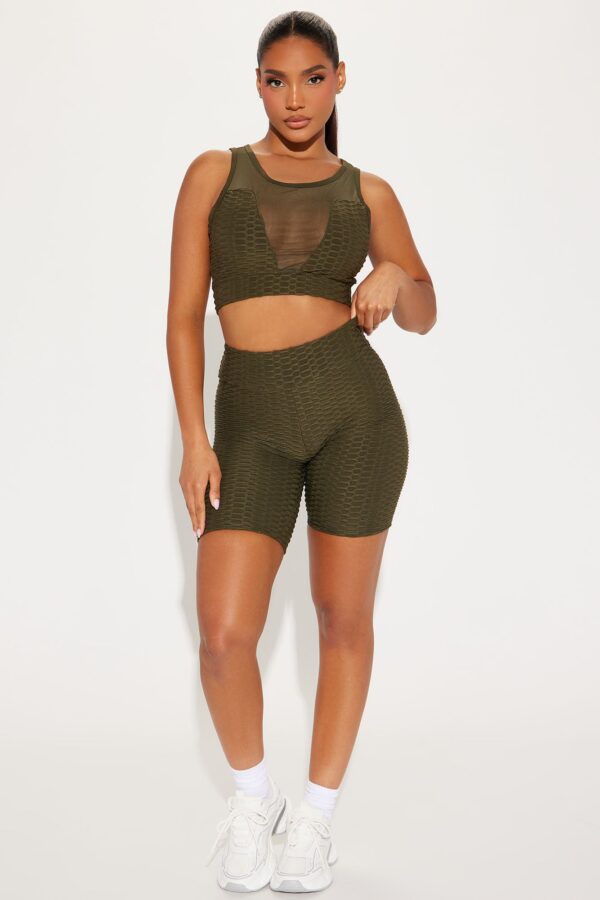 Piece in Olive 87% polyester