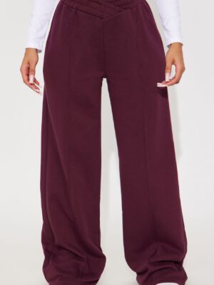 Wide-Leg Pants in Burgundy