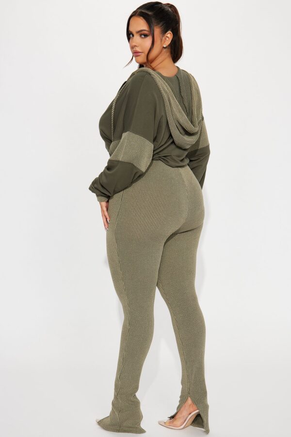 Jumpsuit in Olive 72% polyester