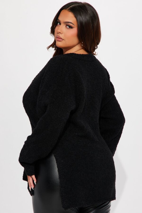 Sweater in Black 64% acrylic