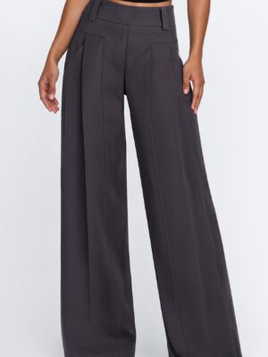 Pants with a pleated