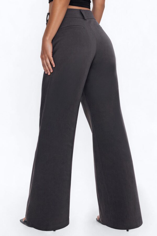 Pants with a pleated