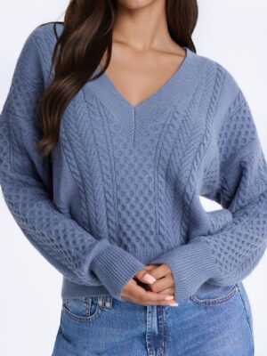 V-Neck Pullover in Blue
