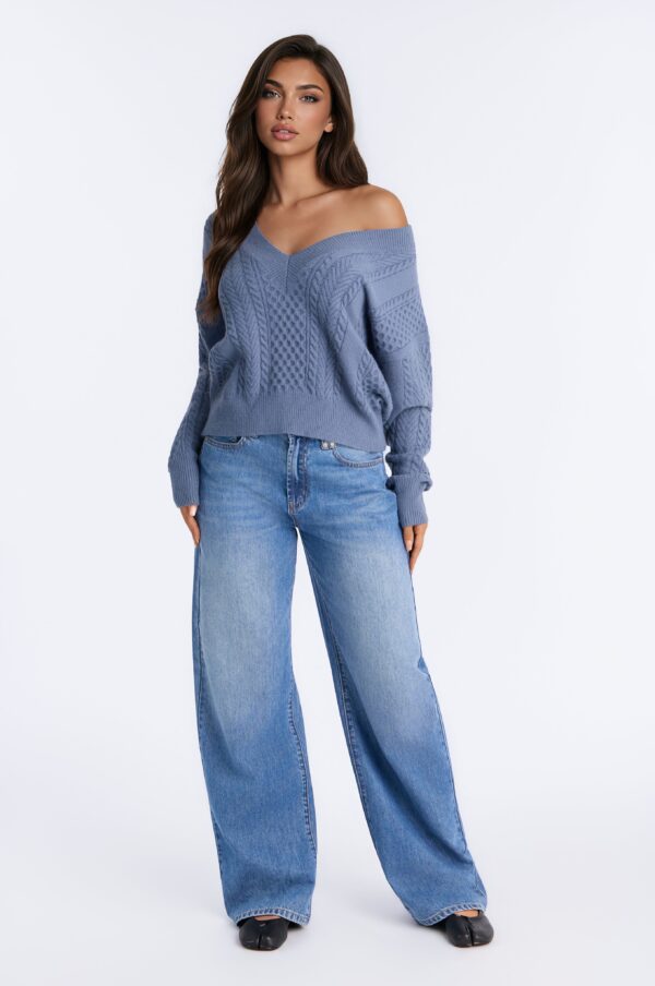V-Neck Pullover in Blue