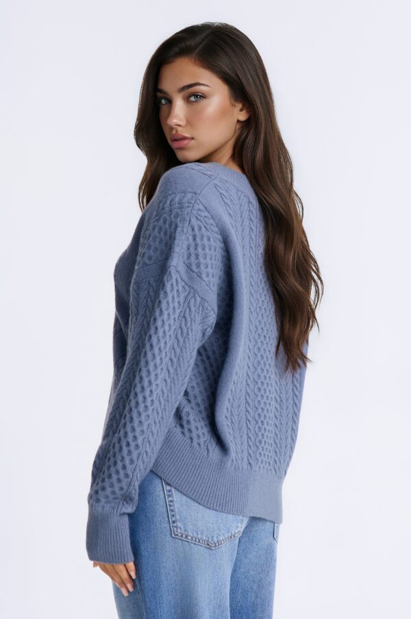V-Neck Pullover in Blue